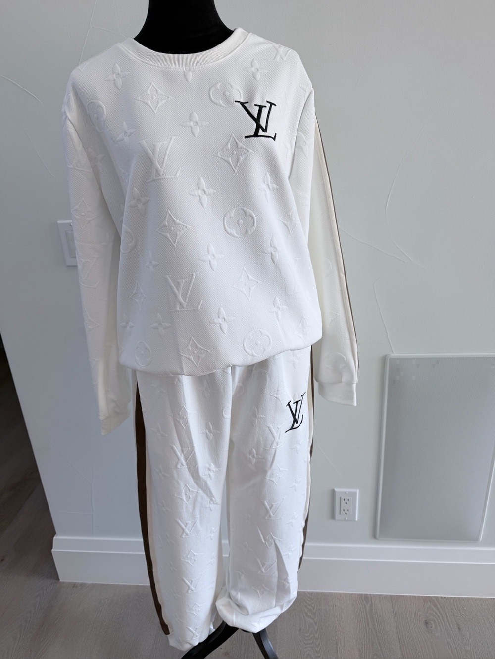 LV Women's White Logo Embossed Sweatshirt & Track Pants Set size M - Picture 8 of 10